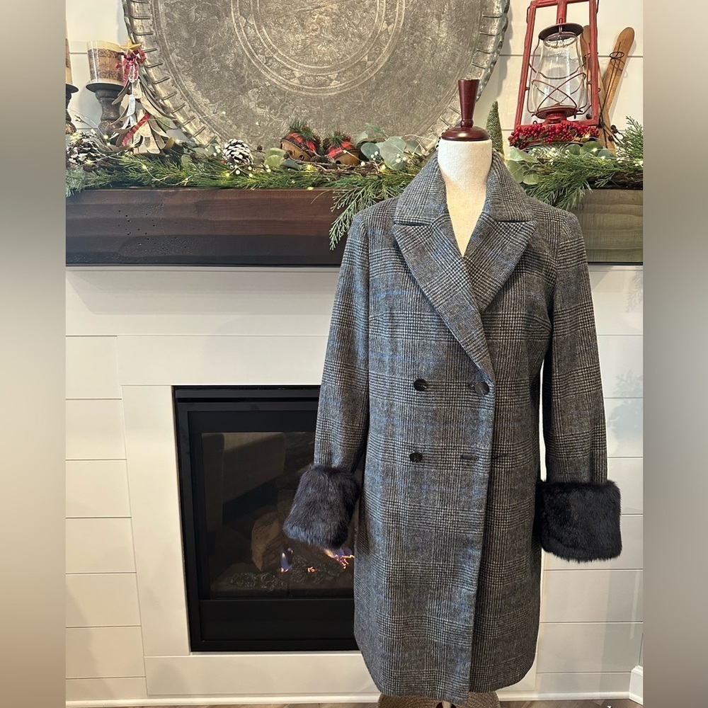 A NEW DAY GRAY BLUE PLAID SIZE M WOMENS MIDSIZED COAT WITH REMOVABLE SLEEVE MUFF